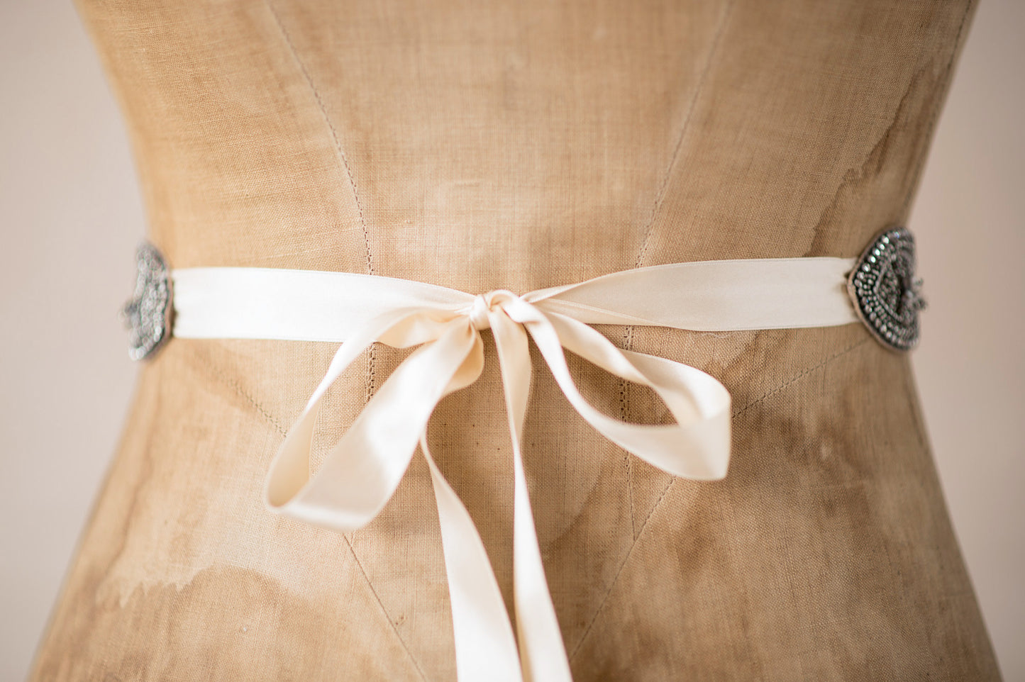 JEWEL SASH - GUNMETAL