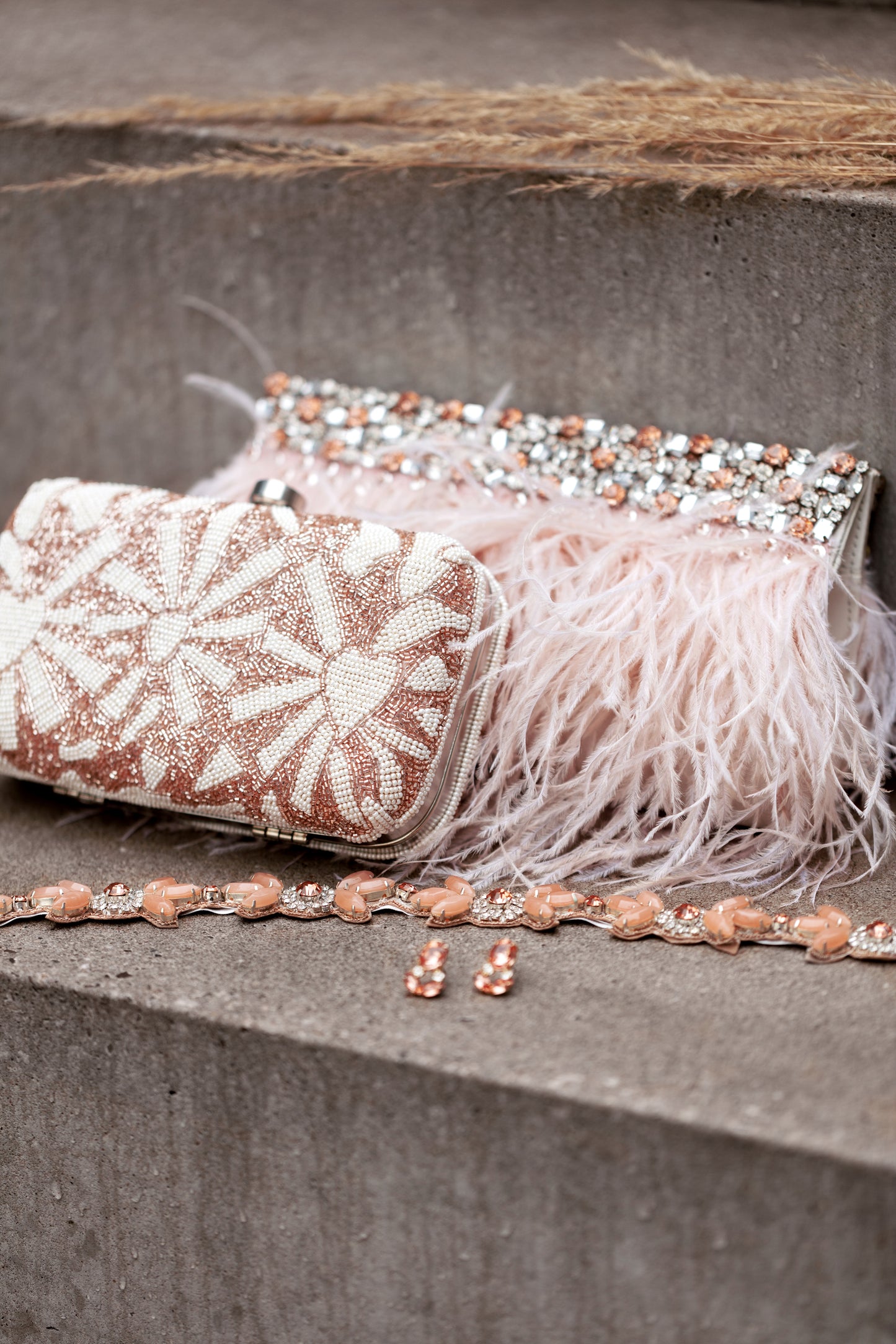 NAOMI CLUTCH- BLUSH