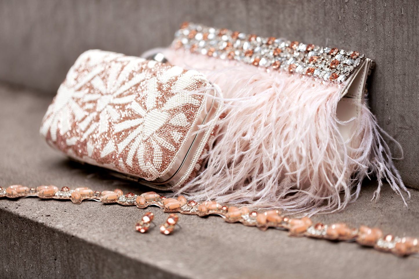 NAOMI CLUTCH- BLUSH