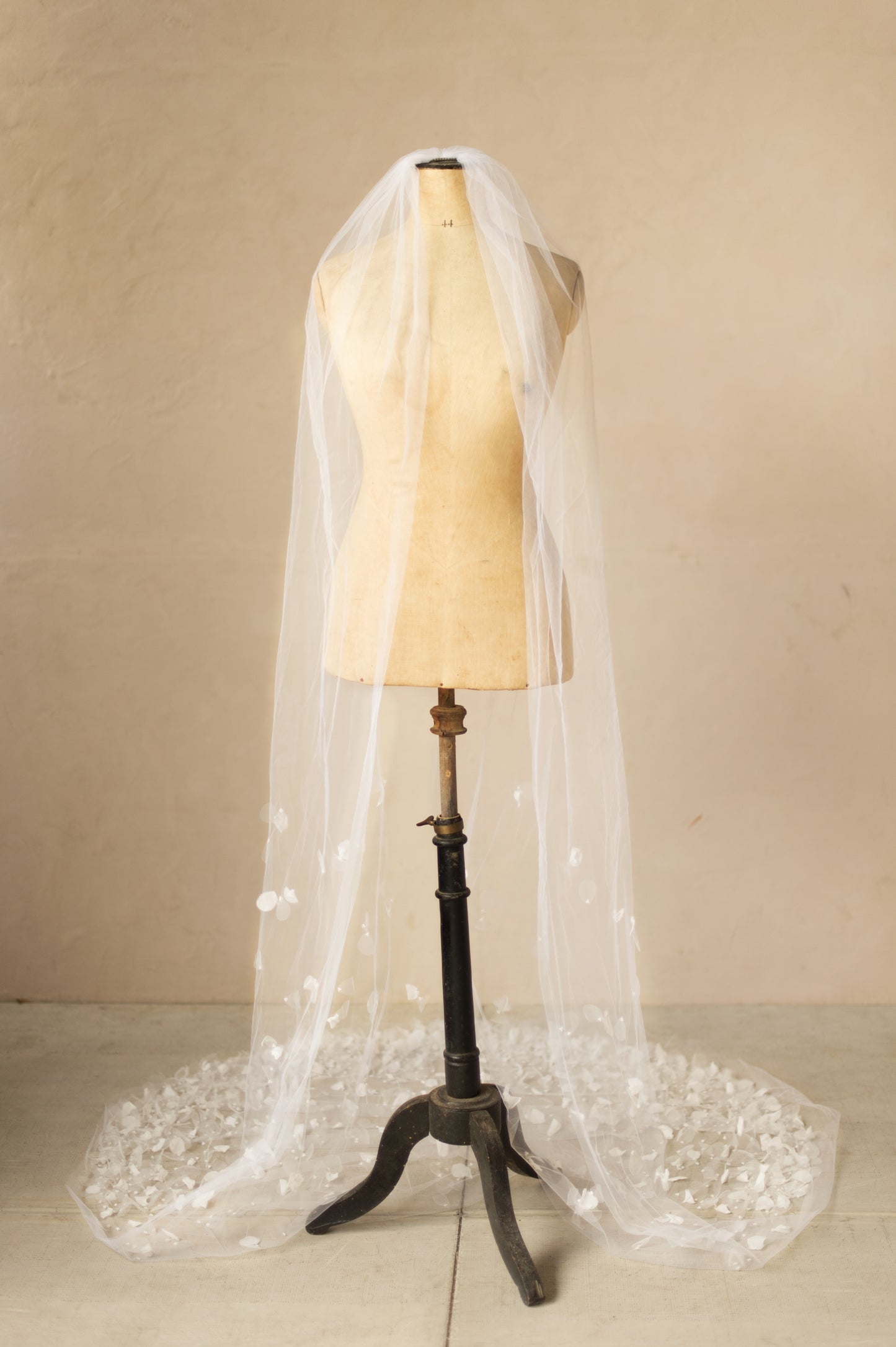 PETAL VEIL 54" WIDE- IVORY